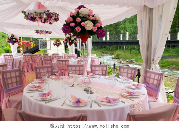 浪漫唯美婚宴订婚宴户外餐厅户外婚礼餐桌现场布置背景